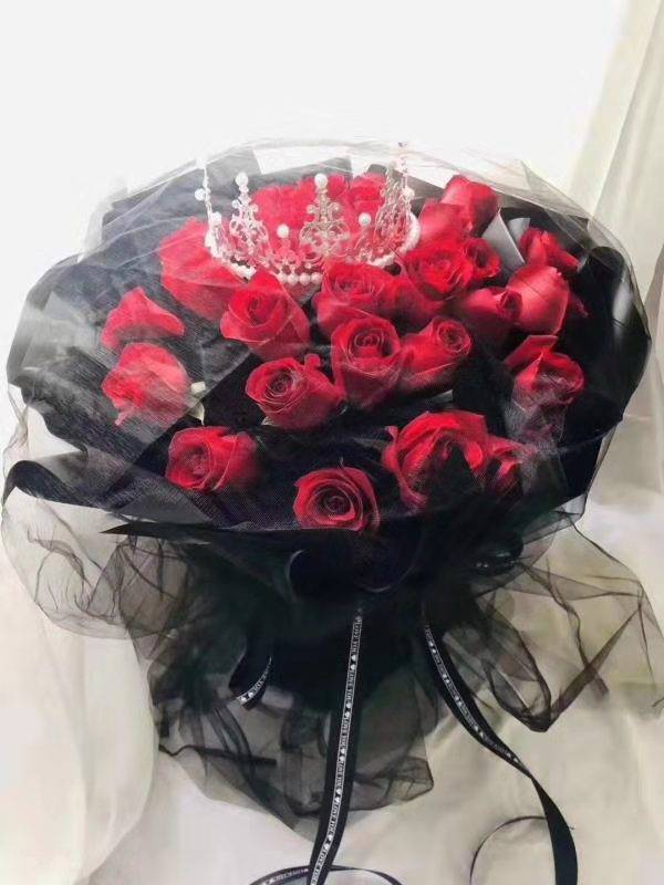 19支红玫瑰花束黑纱款加皇冠,如图制作